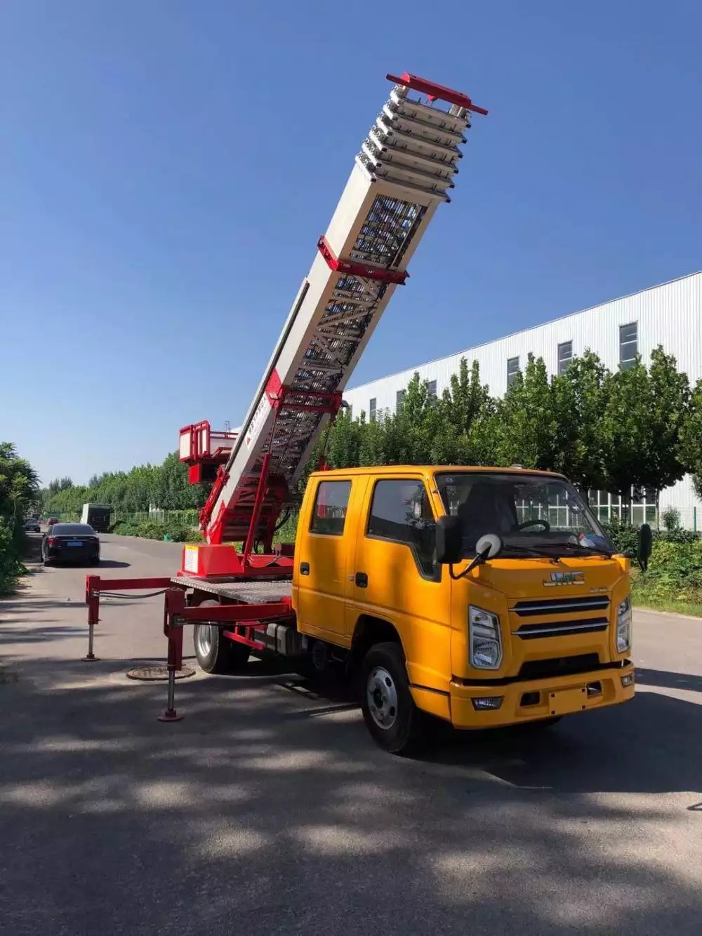 肥乡县附近的云梯车出租服务：轻松解决高空作业需求