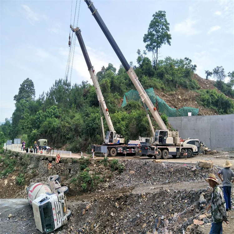 肥乡县汽车掉沟里叫吊车救援要多少钱